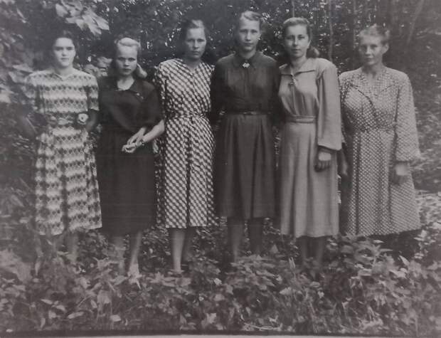 Молодость наших мамочек (моя вторая справа, Тамарочка). Год 1956. Чистопольских совхоз, Татарстан. Прислала «Надежда».jpg