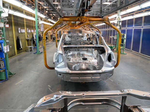 "АвтоВАЗ" увеличит производство на четверть в 2015 году