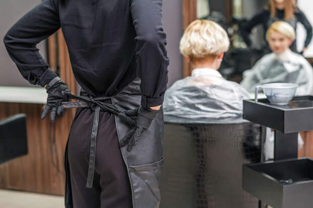В Германии парикмахер заплатит €2500 клиентке за неудачное выпрямление волос