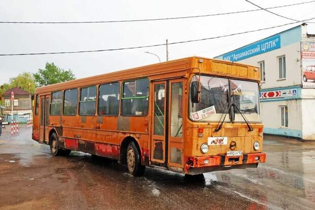 Экс-школьный ЛиАЗ-5256.25-11 из Мосгортранса Арзамас, ЛиАЗ 677, автобус, автомир, лиаз, общественный транспорт, ретро техника