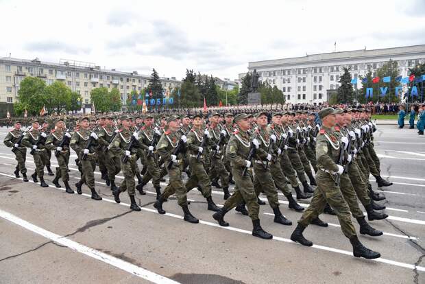 Парад Великой Победы в Донецке и Луганске 9 мая 2021 года