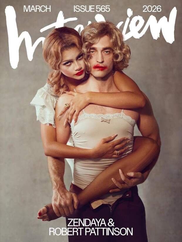 Роберт Паттинсон в женском образе снялся для обложки глянцевого журнала с Зендеей