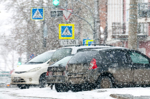 В Архангельске устраняют последствия после ночного снегопада