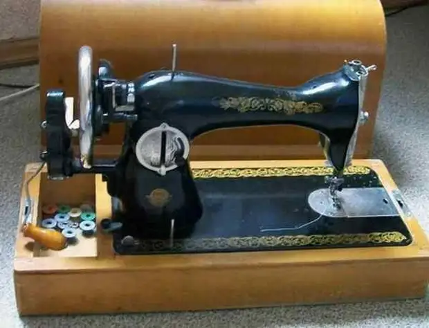 Оригинальные идеи использования старой швейной машинки в декоре интерьера