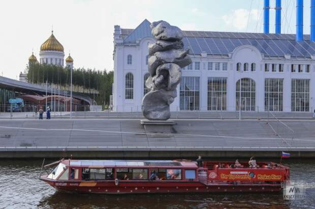 Миндлину, Гершману и Гнилорыбову нравится «памятник дерьму» в центре Москвы