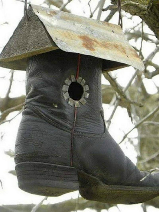 Скворечник из сапога. | Фото: veetrina. Скворечник из сапога. | Фото: veetrina.