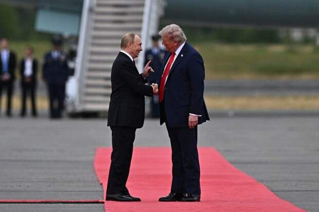 Трамп отложил введение санкций против РФ после саммита на Аляске