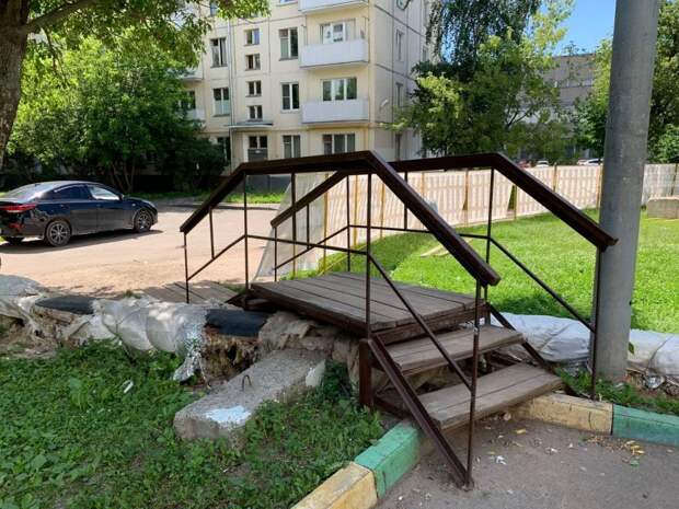 В Кузьминках демонтируют системы наружного теплоснабжения. Фото: Александр Чикин