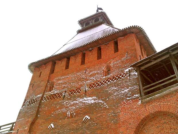 Зимний Новгород. Дневная прогулка вдоль заснеженных стен крепости. Красота великого города.