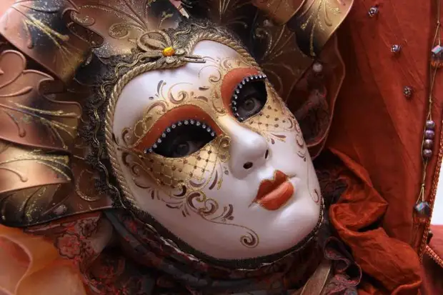 Карнавальная маска из папье-маше своими руками