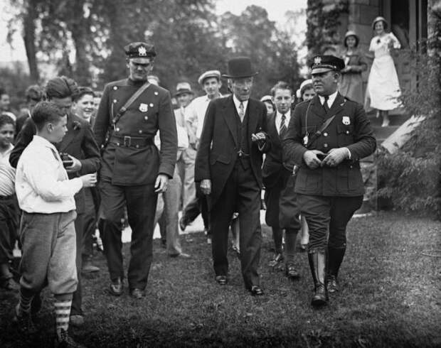 Джон Дэвисон Рокфеллер в мае 1933 года./Фото: s.yimg.com Джон Дэвисон Рокфеллер в мае 1933 года./Фото: s.yimg.com