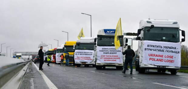 Польские перевозчики решили перейти к круглосуточной блокаде границы для украинских фур. Об этом, передает...