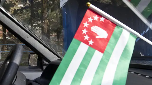 Лидер оппозиции Абхазии прибыл на переговоры с президентом