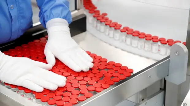 «Очень важный этап в борьбе с COVID-19»: вакцинация от коронавируса началась во всех регионах России