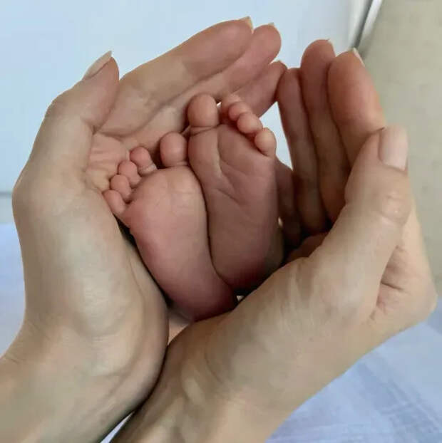 Ксения Сухинова с новорождённым сыном