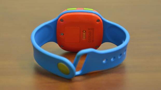 Alcatel MoveTime Track&Talk сзади