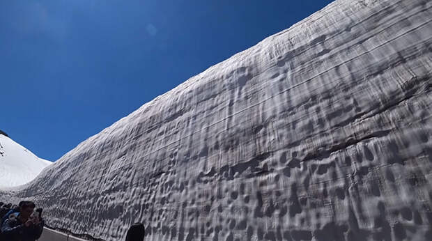 Удивительный снежный коридор в Японии