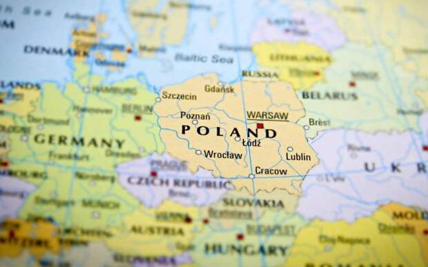 ЕК начала расследование против Польши из-за создания комиссии по изучению влияния РФ
