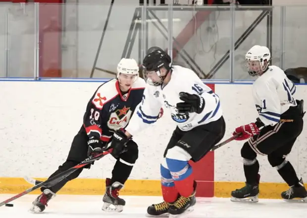 Военнослужащие ЦВО одержали победу в серии хоккейных матчей в Екатеринбурге