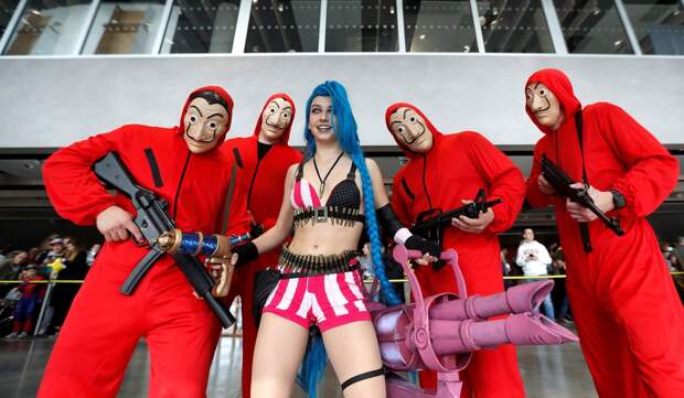 Посетители фестиваля Comic Con 2021 в Праге