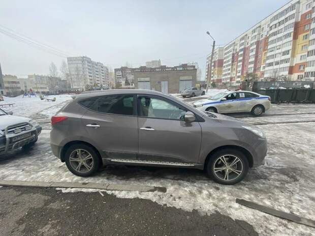 Магнитогорец на иномарке сбил задним ходом 79-летнюю пенсионерку