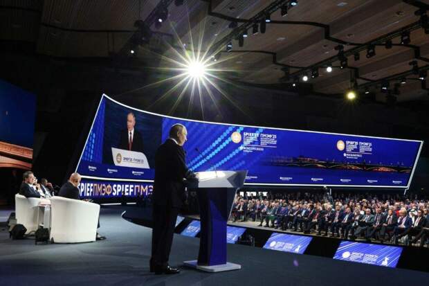 Путин призвал ЦБ ускорить внедрение цифрового рубля