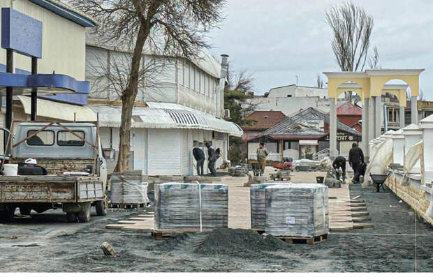 В Евпатории ремонтируют набережную им. Горького: на каком этапе работы