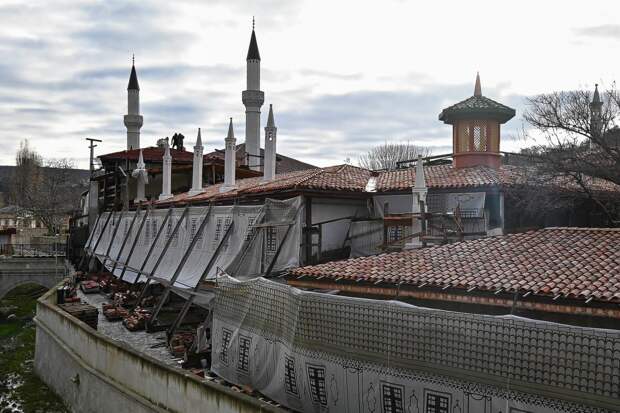 Китайский фарфор и баня XVII–XVIII веков: что скрывают стены Ханского дворца и на каком этапе реставрация