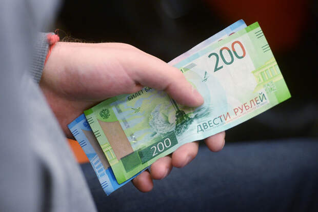 Финансист Родин посоветовал держать в кошельке около 3 тыс. рублей наличными