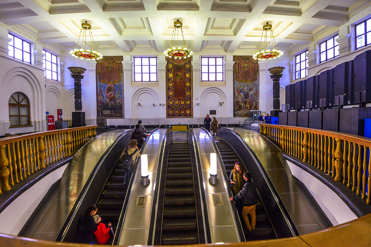 Самые красивые люстры московского метро (ФОТО)