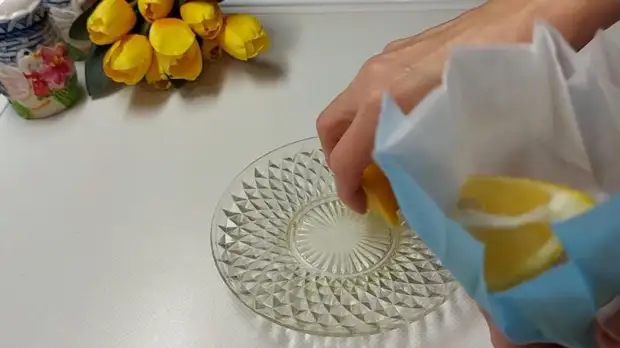 Умное, нестандартное использование медицинской маски в быту. Просто положите в неё лимон