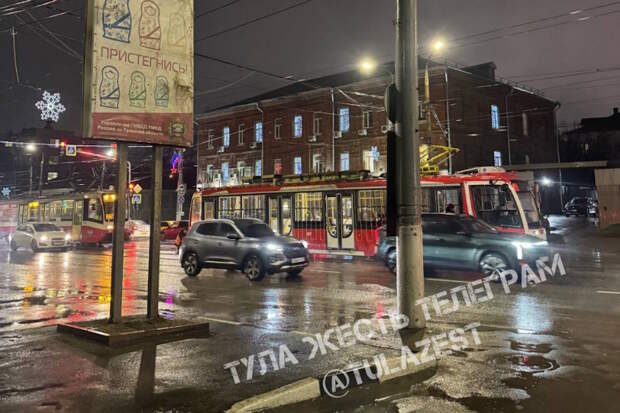 Движение трамваев остановилось у Пролетарского моста в Туле