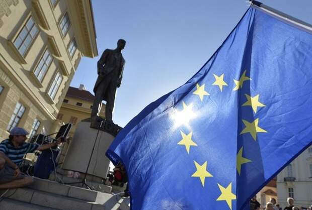 Евросоюз пригрозил России новыми санкциями из-за ДНР и ЛНР