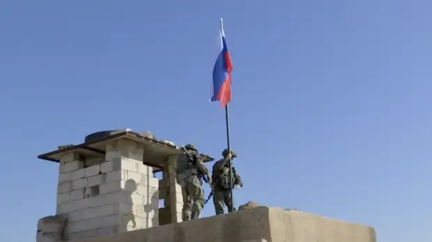 В 26 км от Ракки: военная полиция России заняла покинутый армией США опорный пункт в Сирии