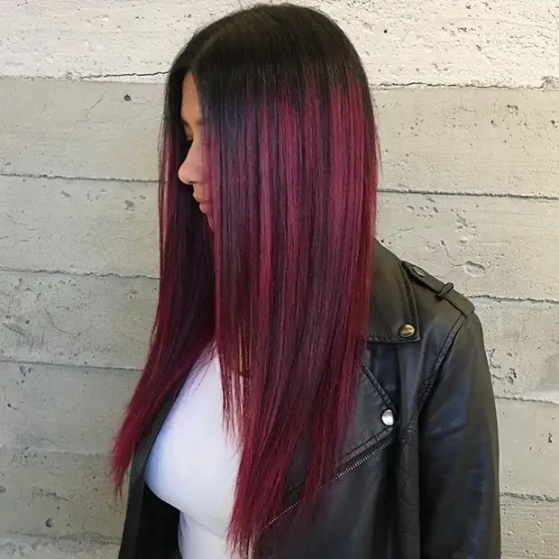 Бордовые волосы — самый притягательный тренд цвета волос зимы 2020-2021