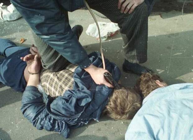 17. Задержание "бригадных", контролировавших Воскресенский авторынок. 1990 год 17. Задержание "бригадных", контролировавших Воскресенский авторынок. 1990 год