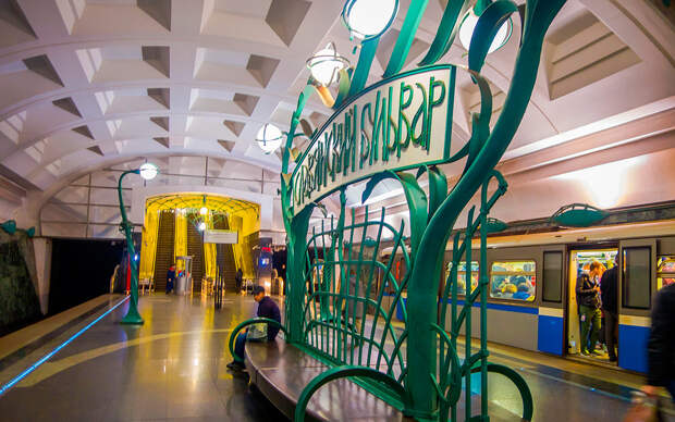 Самые красивые люстры московского метро (ФОТО)