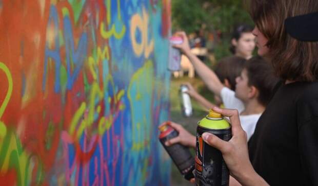 Художники из Москвы и Санкт-Петербурга работают в Белгороде на фестивале граффити
