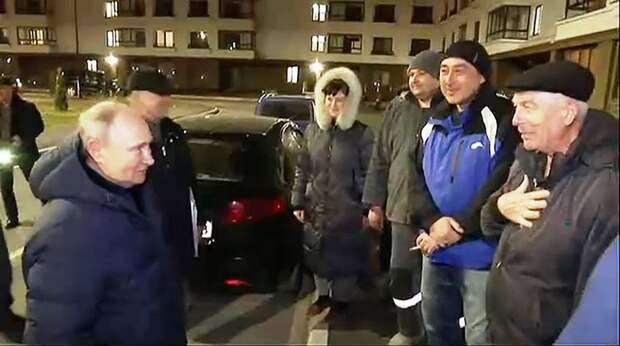 Владимир Путин 19 марта впервые лично посетил Донбасс, прилетев туда из Крыма