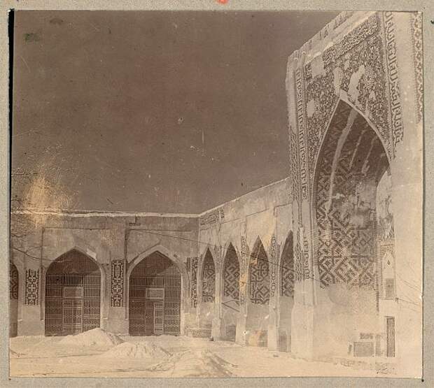 Courtyard of the Tillia-Kari Medrese. Samarkand.