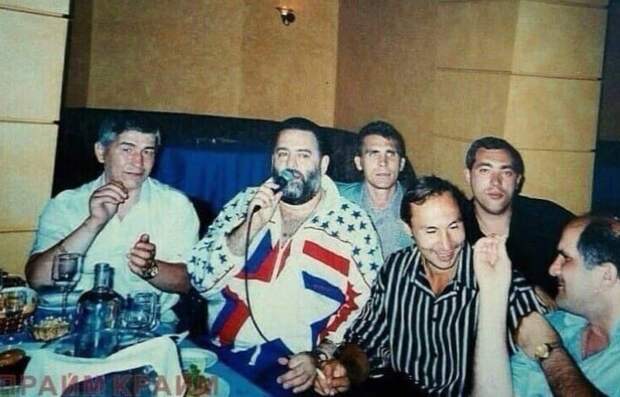 6. Воры в законе с Михаилом Шуфутинским. Сочи, 1995 год 6. Воры в законе с Михаилом Шуфутинским. Сочи, 1995 год