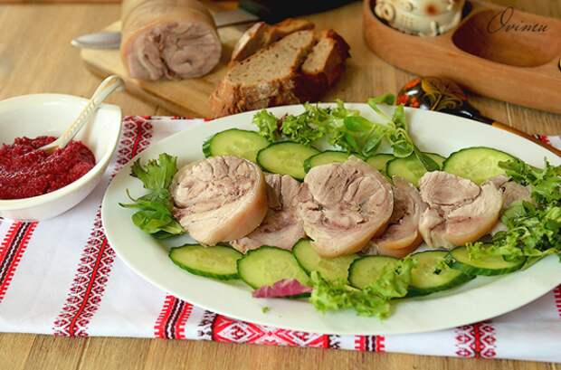 Украинская кухня. Завиванец из свиной рульки.