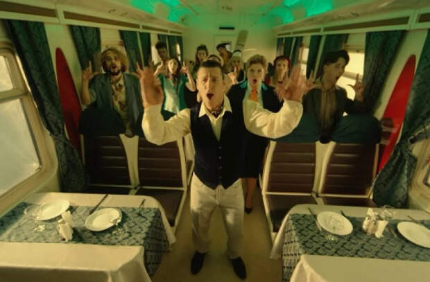 Zdob și Zdub вместе с Оркестром братьев Адваховых выступили на железнодорожном вокзале