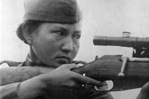Как удалось хрупкой 18-летней девушке уничтожить почти 80 фашистов: Снайпер Алия Молдагулова