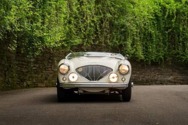 Британский родстер Austin-Healey 100 и Austin-Healey 3000