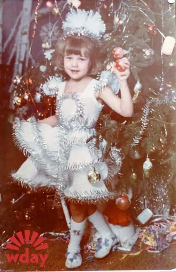 советские образы на новый год. голубой огонек 1960-1970. вечеринка в стиле ретро одежда. екатерина шпица в детстве фото. детский новогодний утренник ссср.