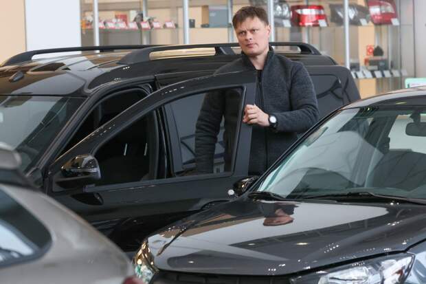 Эксперт рассказал про возможность отказа от страховки у автодилера