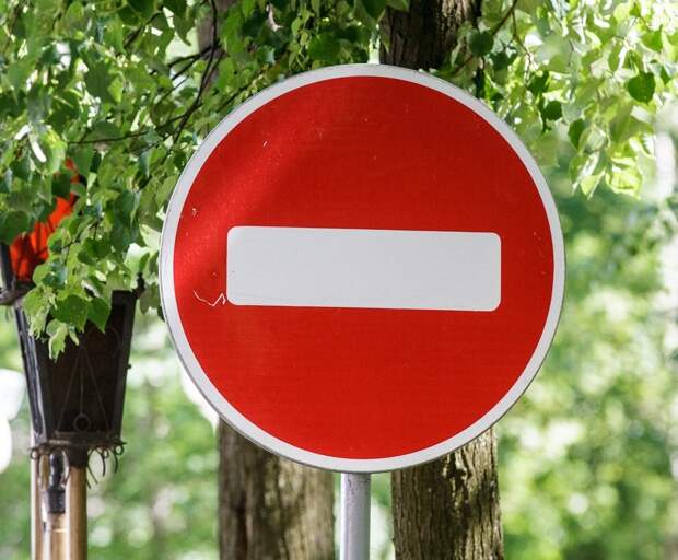 В проезде Серебрякова ограничили движение машин