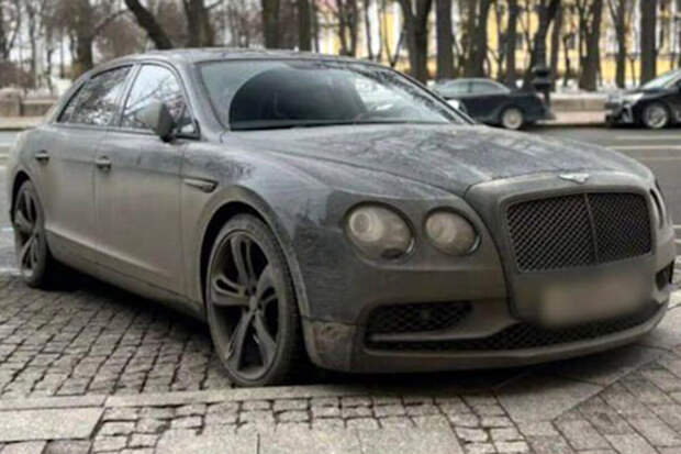 В Петербурге у мужчины отобрали Bentley за неоплаченные штрафы