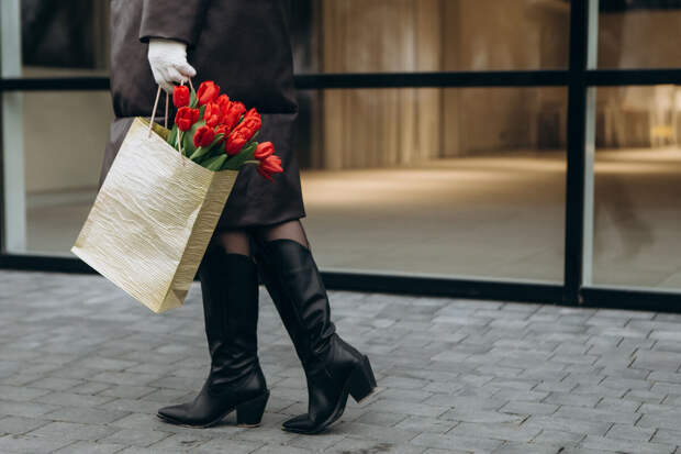 Каждая пятая россиянка хотела бы, чтобы на 8 Марта ей оплатили коммуналку